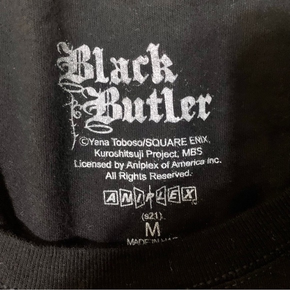 ❤️ Black Butler Red & White Panel T-Shirt-Medium - Picture 5 of 5